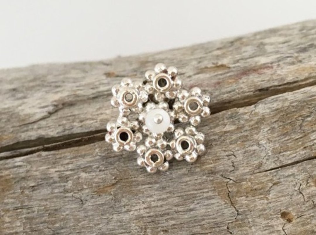 Snow Flake ◇ SV ＋ Shell Pin Brooch / Titac - 胸针 - 宝石 