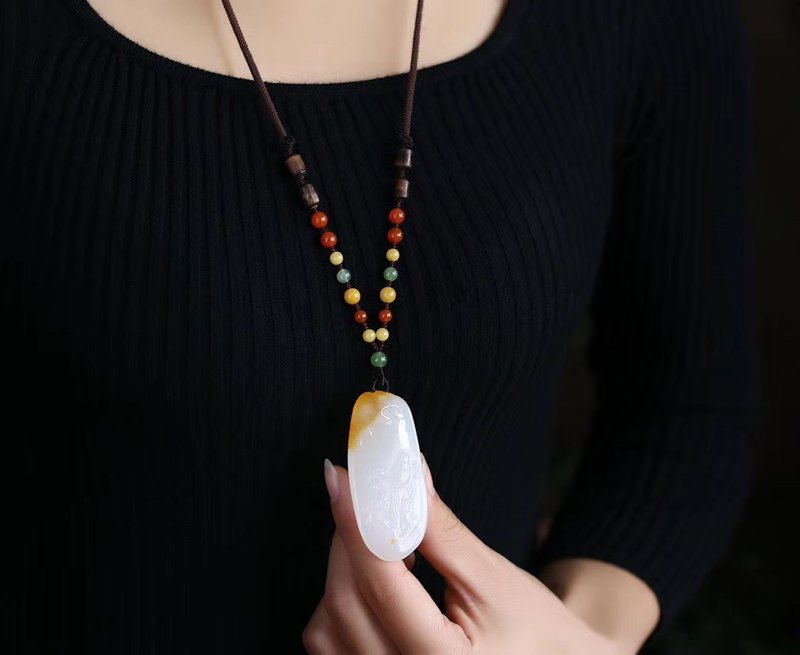 收藏级纯天然和田玉羊脂带皮料喜事连连吊坠 搭配高档编织绳 超美 - 项链 - 玉石 