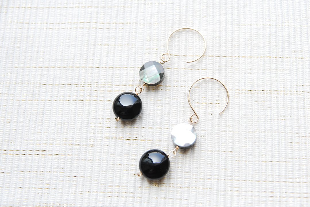 Onyx and black pearl oyster earrings 14kgf - 耳环/耳夹 - 半宝石 黑色