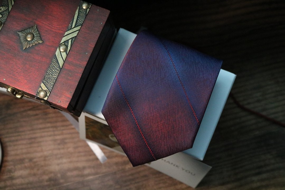 酒红色大斜纹领带真丝商务正装necktie - 领带/领带夹 - 丝．绢 多色