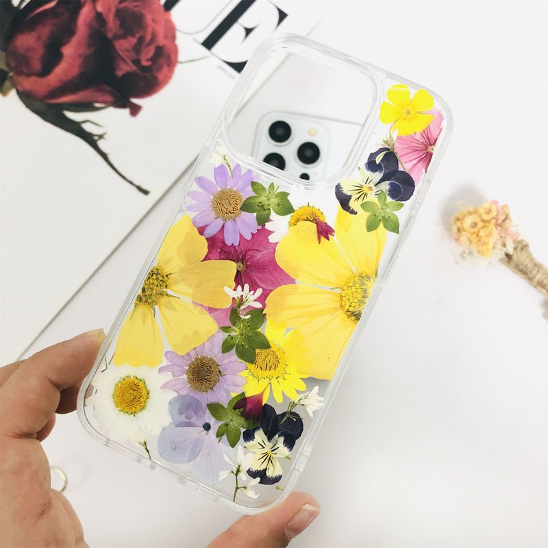手作天然黄粉白押花手机壳适用于iPhone 16e Samsung S25 - 手机壳/手机套 - 植物．花 