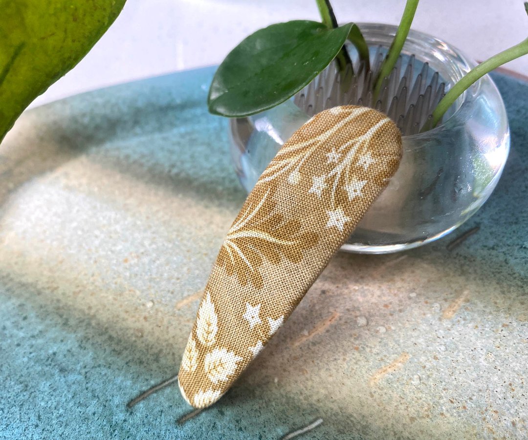 : 丰禾 : 花布发夹 BB夹 包布手工发饰 褐色 花草清新丨之地 - 发饰 - 棉 咖啡色