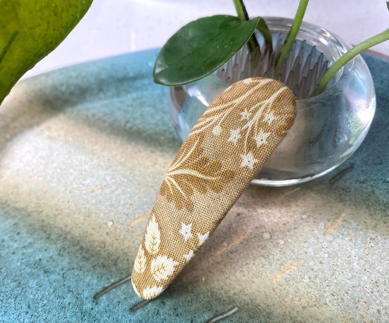 : 丰禾 : 花布发夹 BB夹 包布手工发饰 褐色 花草清新丨之地 - 发饰 - 棉．麻 咖啡色