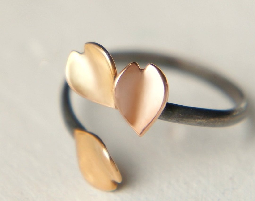 Solid 18k Gold Sakura Cherry Blossom Petals Open Ring Oxidized Silver - 戒指 - 其他金属 金色