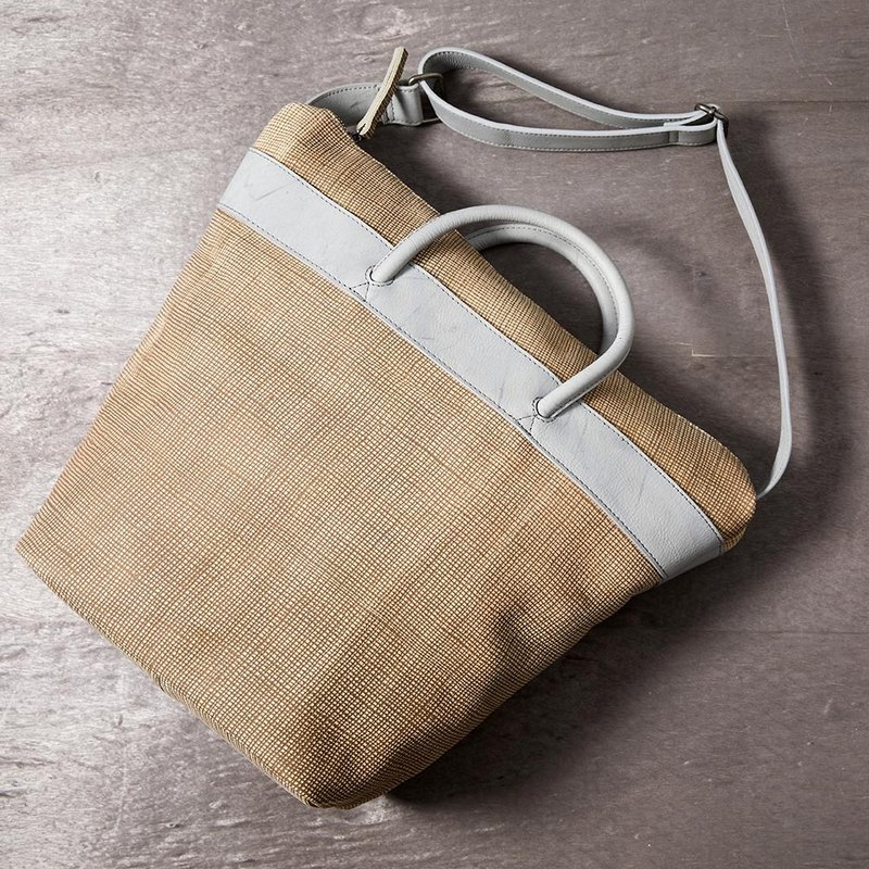 eeCute皮革手提侧斜背托特包(中性款)(雅致驼) - 手提包/手提袋 - 真皮 卡其色