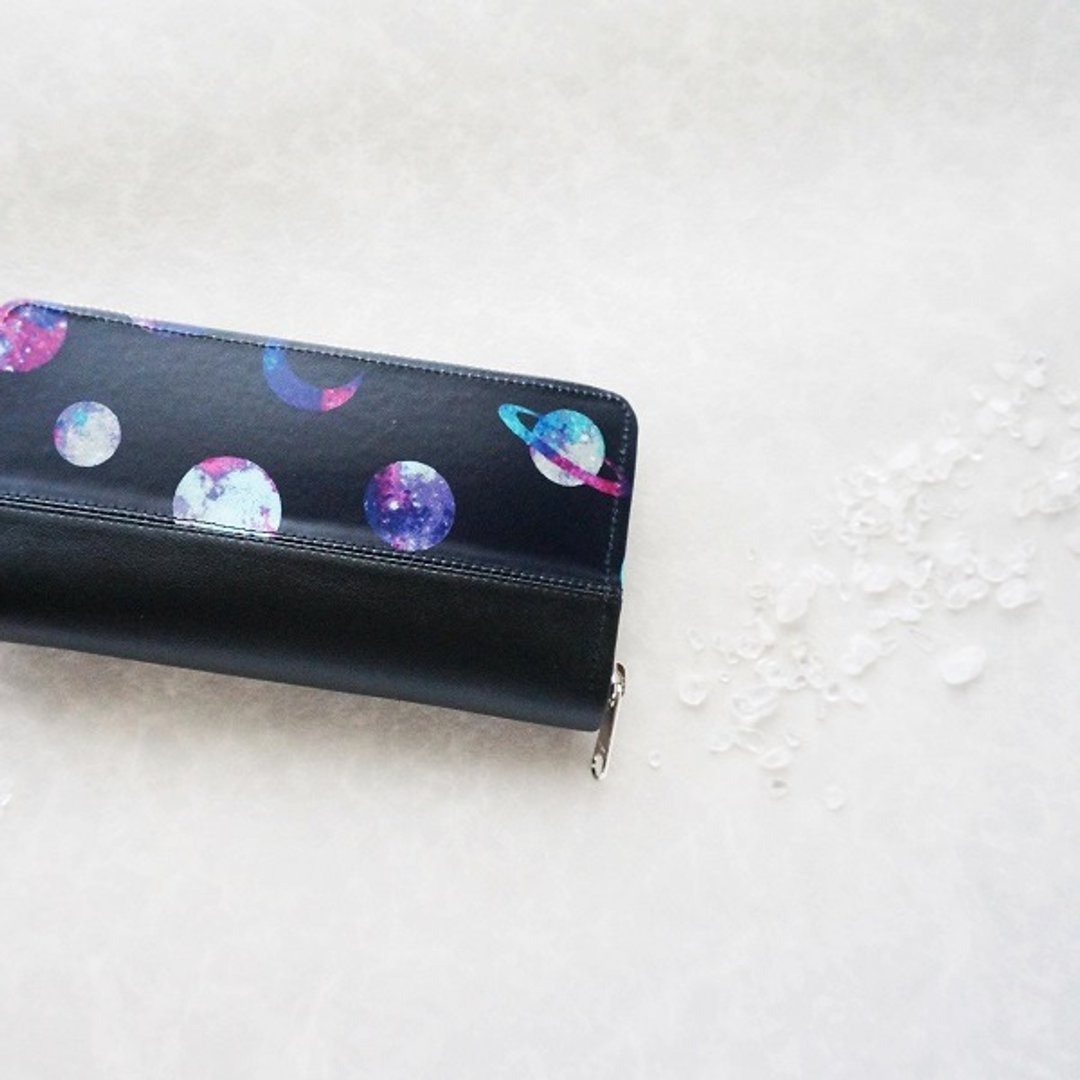 Black Space Moon and Planet Round Zipper Long Purse - 皮夹/钱包 - 防水材质 黑色