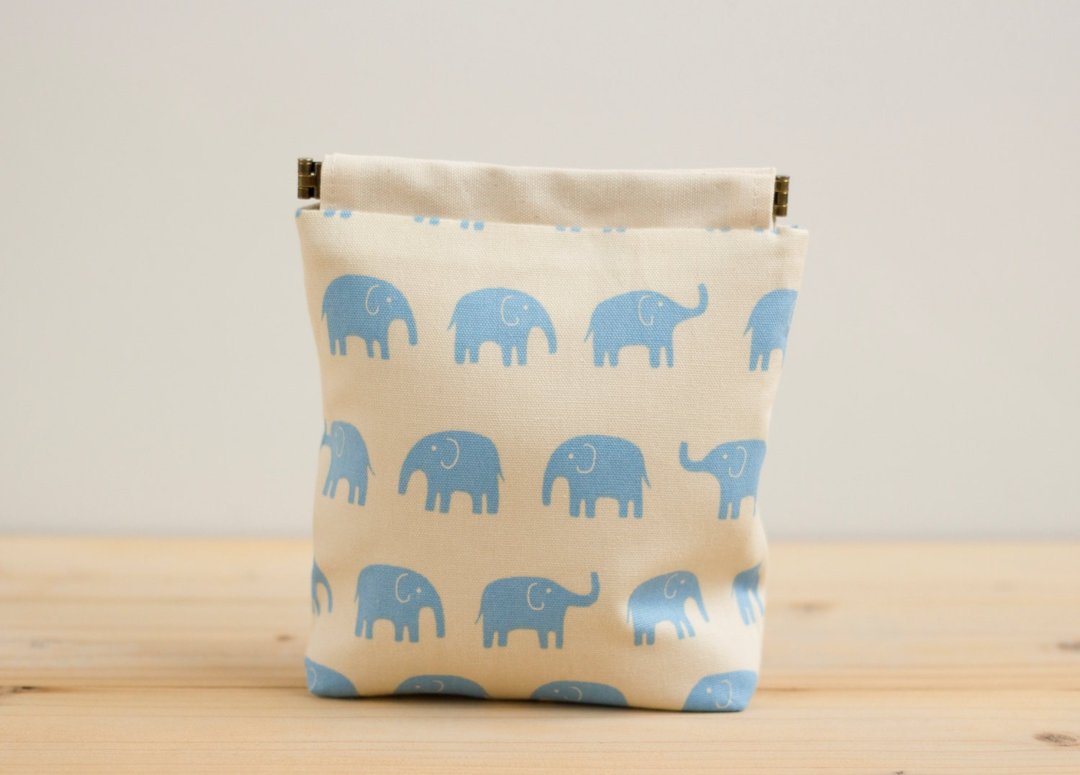 Charger case, Cosmetic pouch, Ditty bag, Make-up Case, Travel pouch / Blue elephants - 化妆包/杂物包 - 棉 蓝色