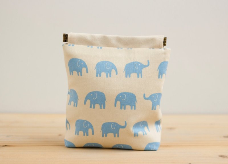 Charger case, Cosmetic pouch, Ditty bag, Make-up Case, Travel pouch / Blue elephants - 化妆包/杂物包 - 棉．麻 蓝色