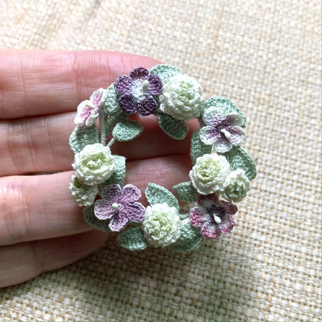 钩针编织小花 花环形胸针 日本蕾丝线编织 - 胸针 - 棉 绿色