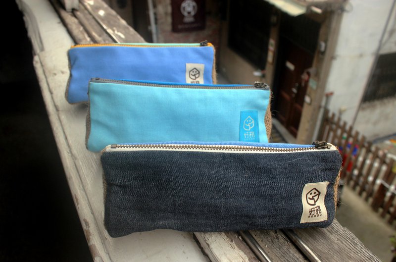 【GOODO 好务】手作×咖啡麻布 / 拼接三角笔袋《蓝天拼接款》 - 铅笔盒/笔袋 - 其他材质 蓝色