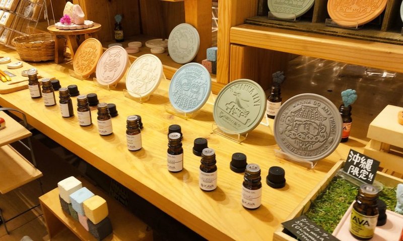 圣诞交换礼物~~冲绳限定新垣瓦片精油扩香组合(吊牌系列) - 香薰/精油/线香 - 其他材质 多色