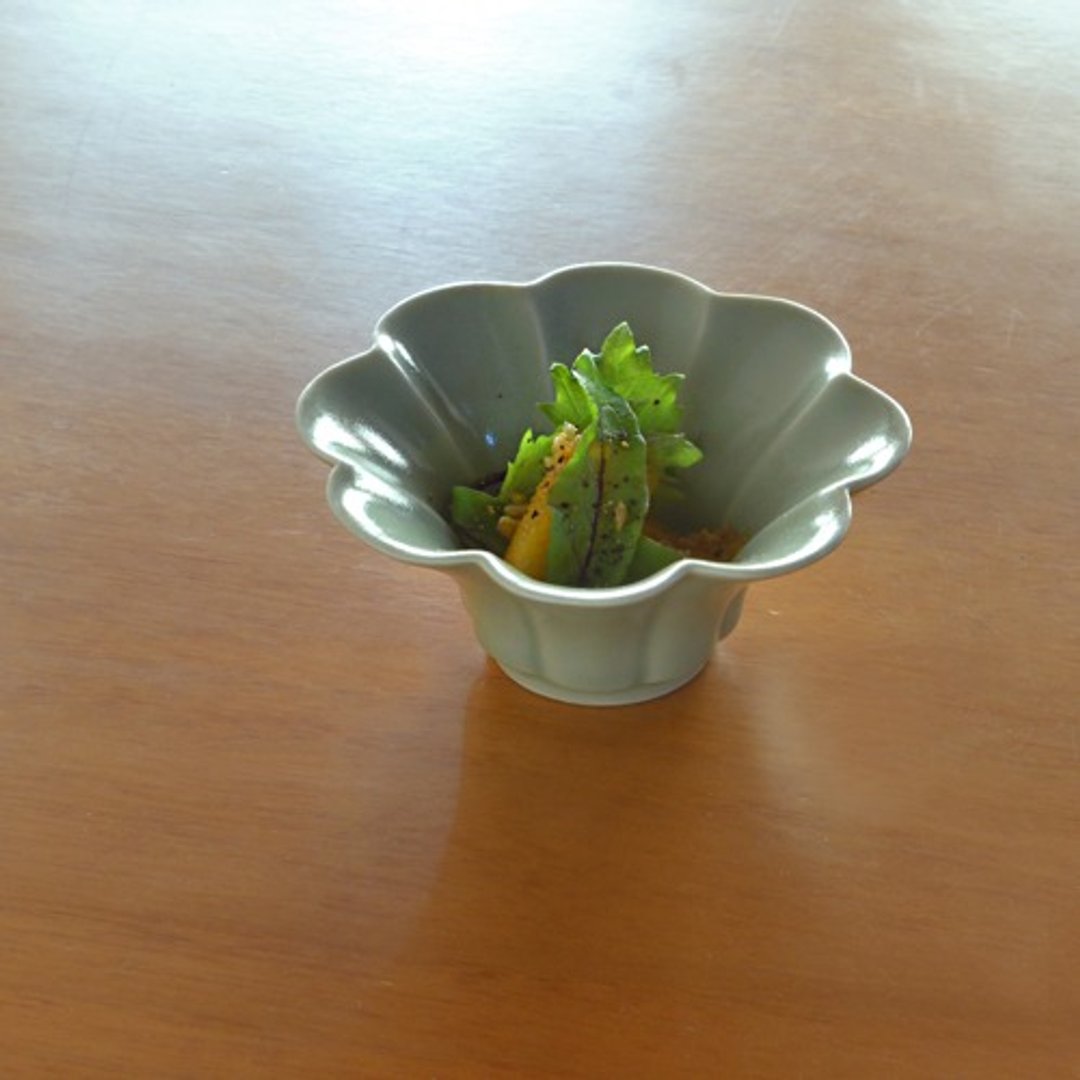 波佐见烧 青瓷花瓣造型小钵 日制手作陶瓷餐具 - 碗 - 陶 绿色