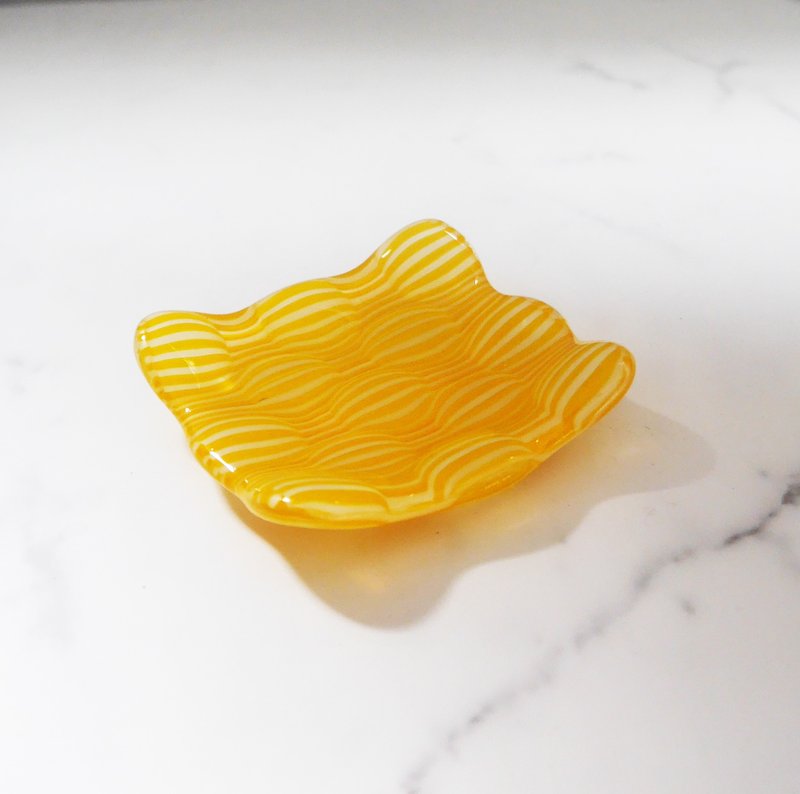 O5-1 餐桌上的生活工艺 –琉璃小碟 (C) - 浅碟/小碟子 - 玻璃 多色