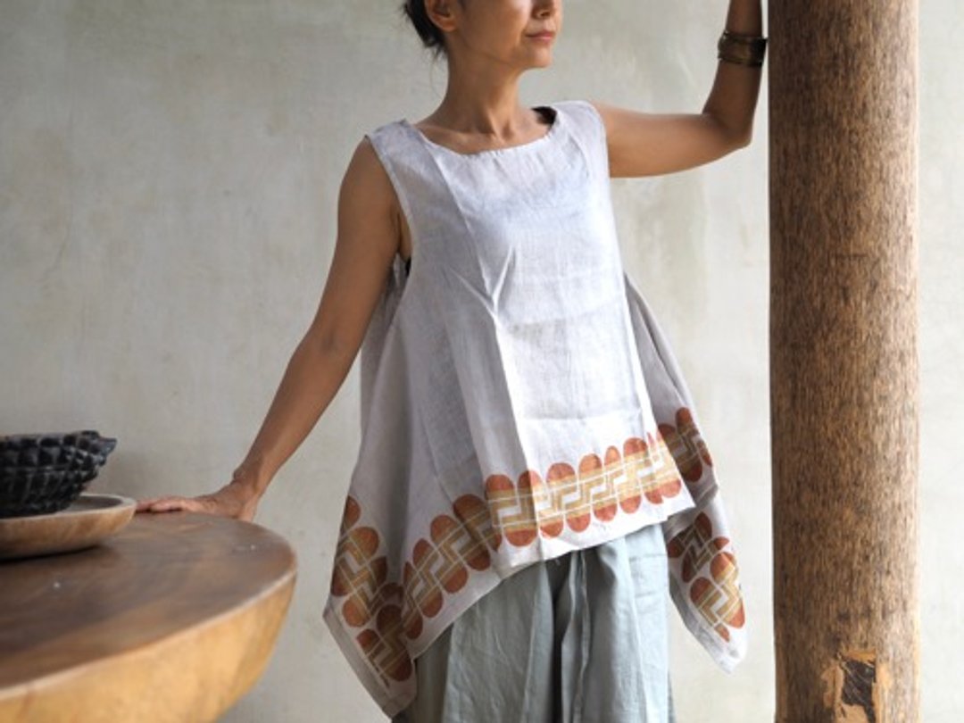 Linen/ Sleeveless Deformed Pullover Blouse / Silver Gray - 女装上衣 - 其他材质 白色
