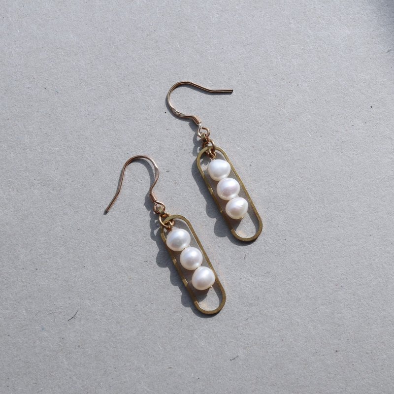 02:11 AM 惯性依附 - 黄铜耳环 / 珍珠耳环 / 耳针耳夹 - 耳环/耳夹 - 珍珠 白色