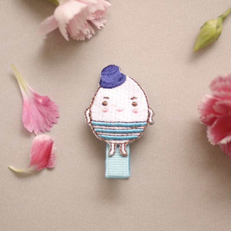 <肌肤新习惯吉祥物> 超cute煮蛋先生发夹Mr.Jet'aime(知名插画家Amily Shen合作设计) - 发饰 - 绣线 蓝色