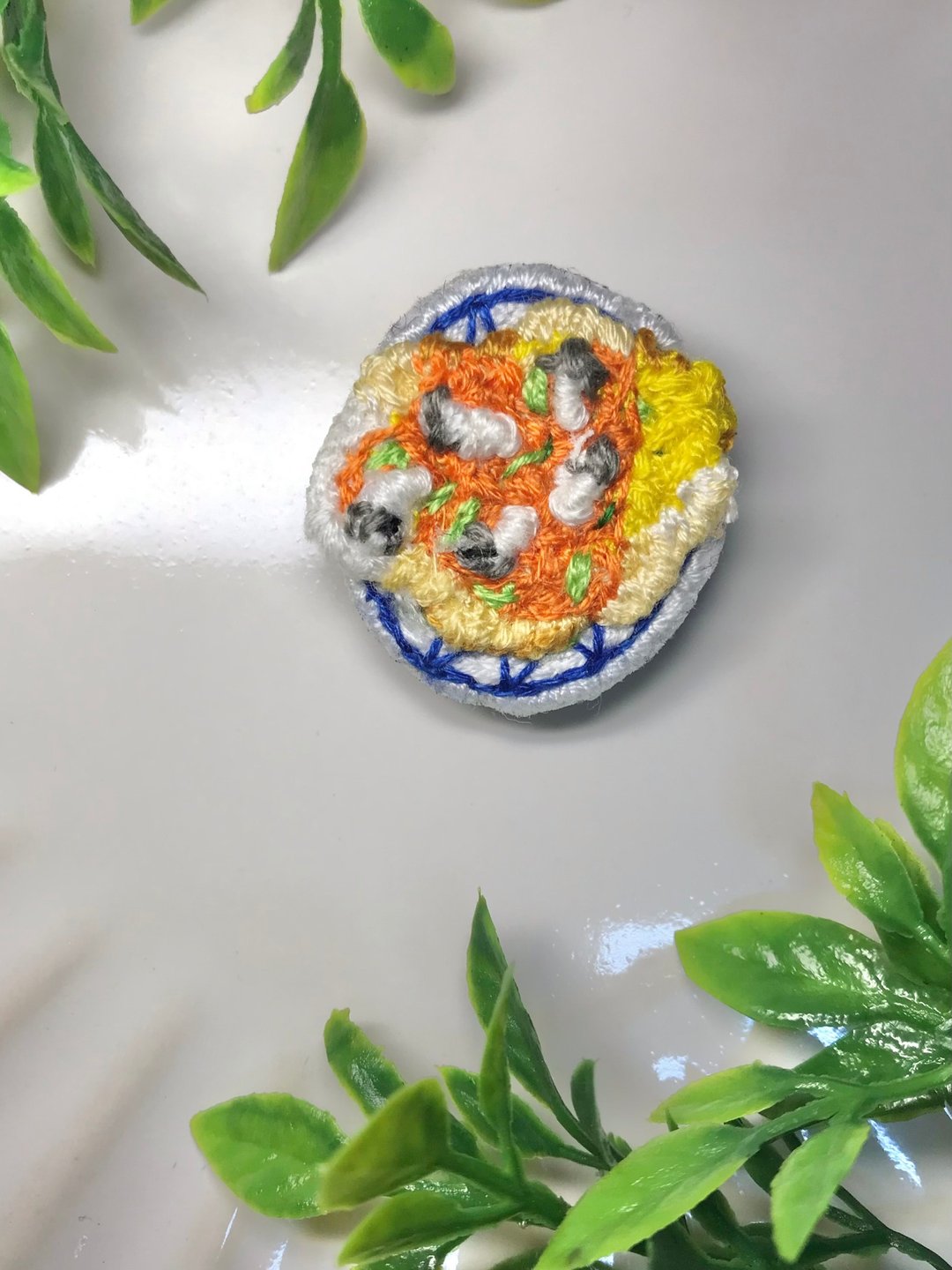 【台湾小吃】手工刺绣立体蚵仔煎别针A款/手作经典/食物饰品 - 徽章/别针 - 绣线 橘色