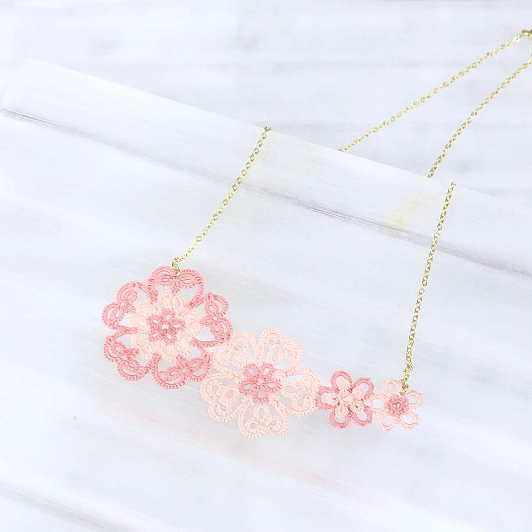 【订制】樱花蕾丝 项链 桜の花 Sakura Cherry Blossom Necklace - 项链 - 绣线 粉红色
