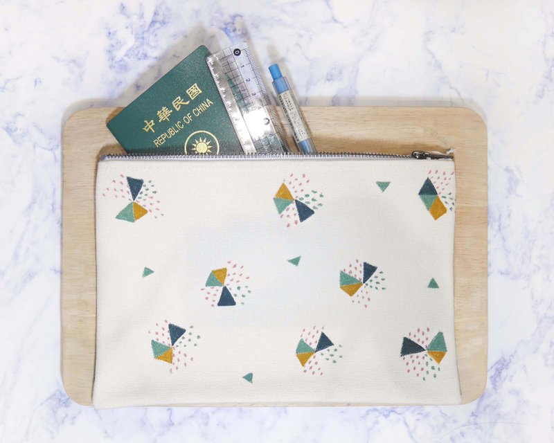 艺术家彩绘系列-帆布杂物包 化妆包(记忆碎片) - 化妆包/杂物包 - 棉．麻 白色