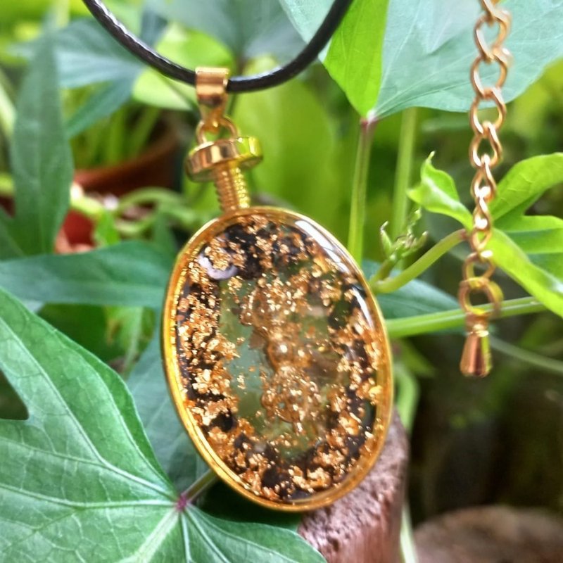 西藏金刚杵椭圆形金框吊坠 - 项链 - 水晶 金色