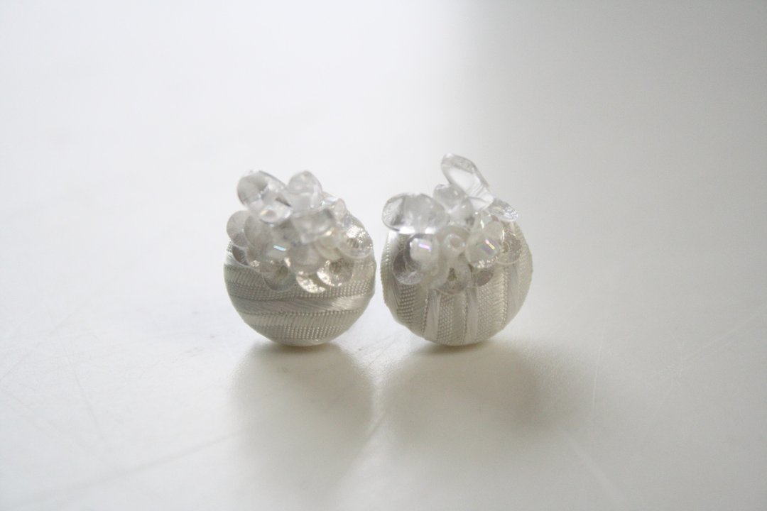 Crystal titanium earrings - 耳环/耳夹 - 宝石 白色