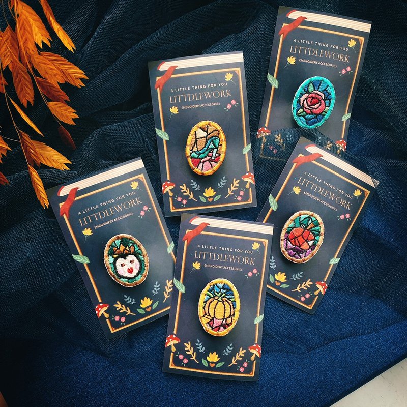 刺绣烫贴/别针 | 玻璃彩绘 |  Littdlework - 徽章/别针 - 绣线 多色