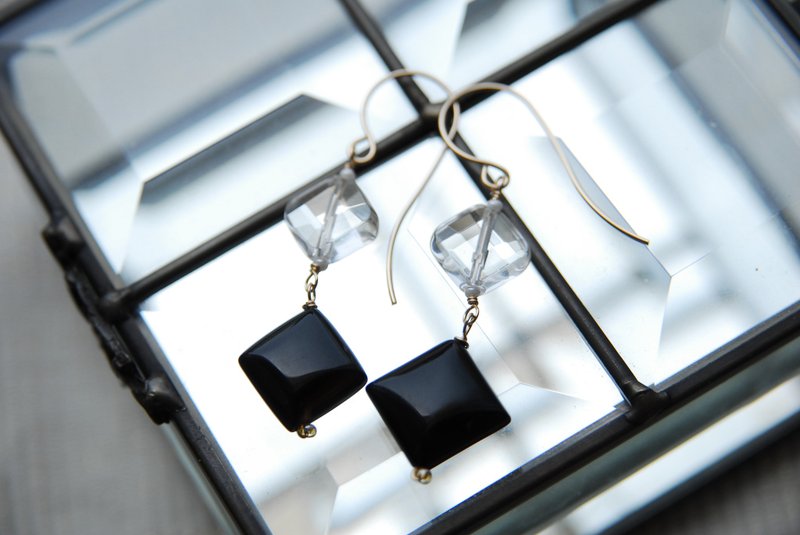 Onyx and crystal diamond earrings 14kgf - 耳环/耳夹 - 半宝石 黑色