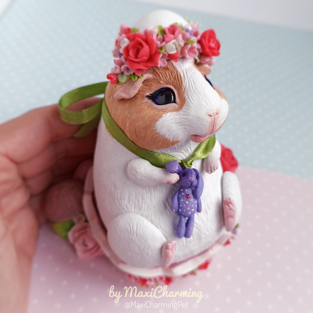 Guinea pig toy for collectors Happy animal with movable paws and decorations - 玩偶/公仔 - 塑料 白色