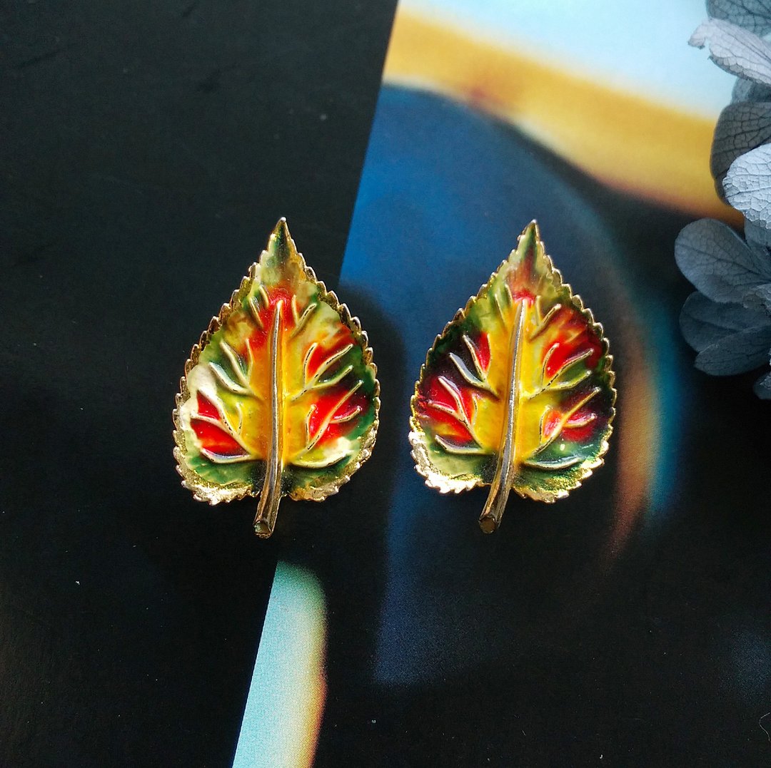 【西洋古董饰品 】秋色气息 叶子 夹式耳环 - 耳环/耳夹 - 其他材质 金色