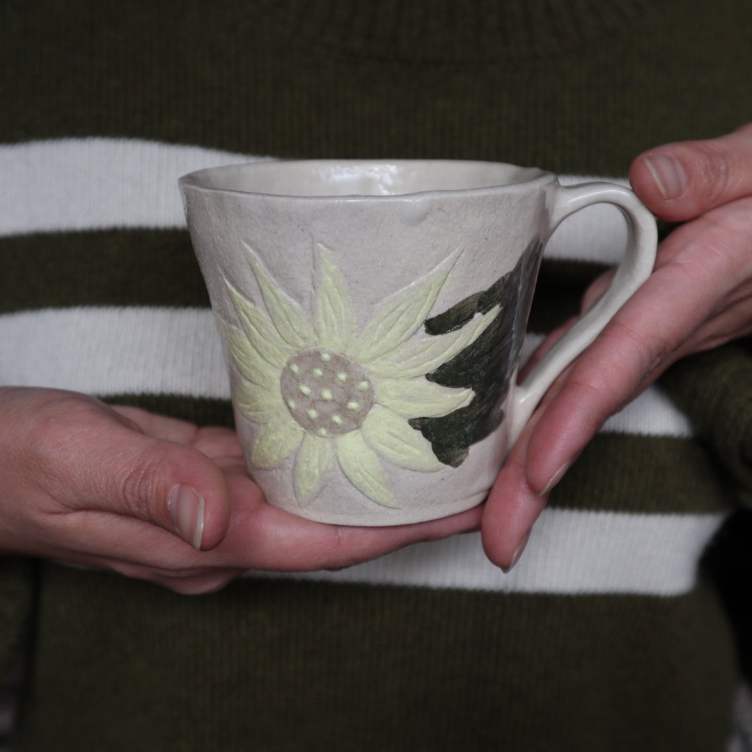 Sunflower beige cup handcrafted pottery made in Japan made by Japanese artist - 咖啡杯/马克杯 - 陶 