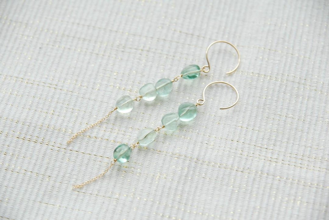 Green flow light earrings 14 kgf - 耳环/耳夹 - 半宝石 绿色