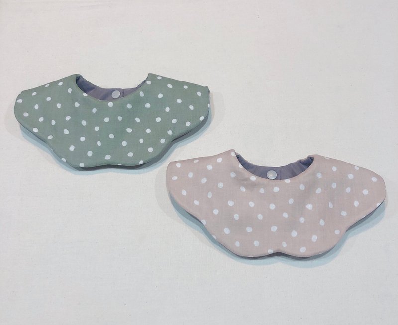Fluffy bib hand-painted polka dots - 围嘴/口水巾 - 棉．麻 多色