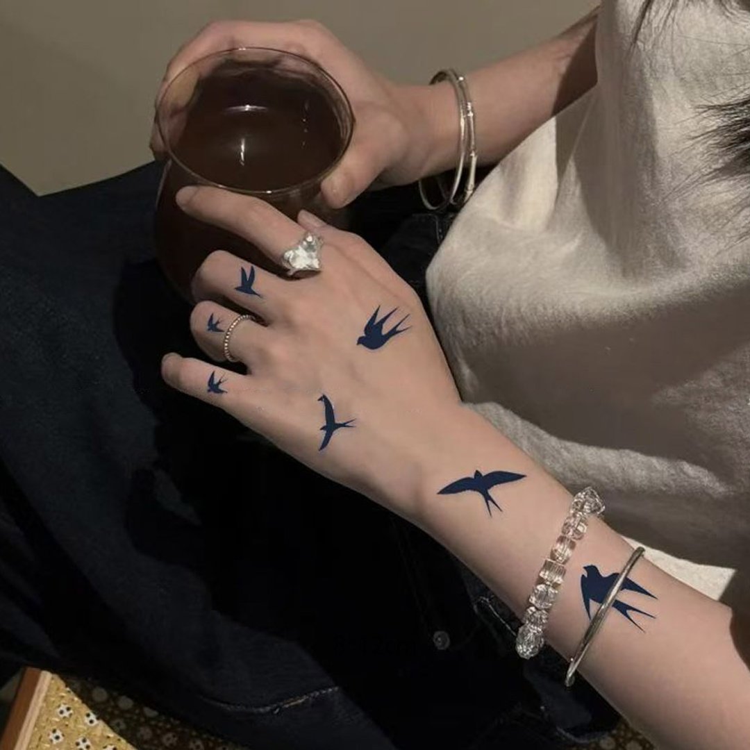 发2张【燕子羽飞】真实感半永久刺青图案草本纹身贴仿真持久男女 - 纹身贴 - 纸 黑色