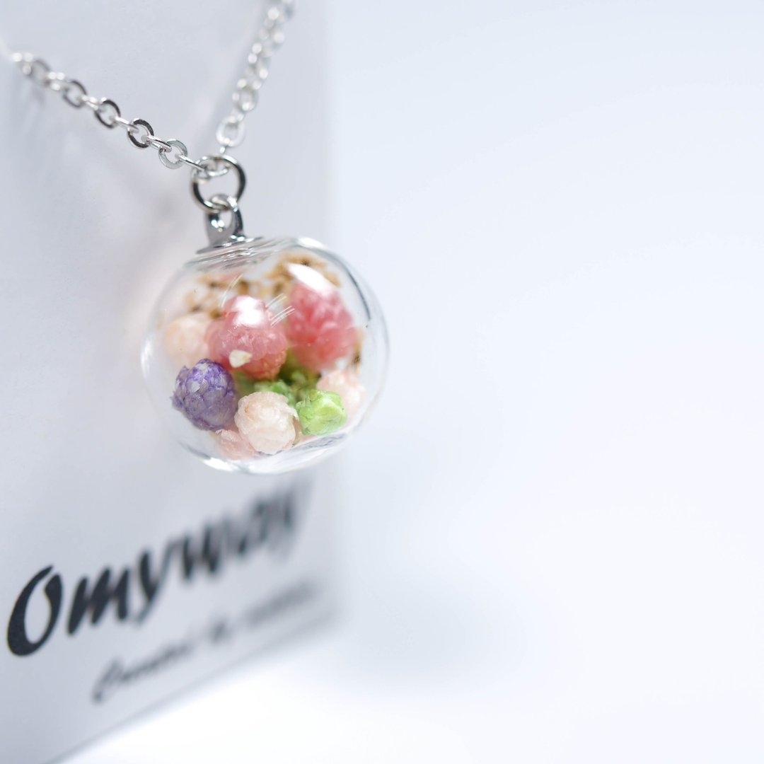 爱家作-OMYWAY紫红小米花干花永生花玻璃球饰物颈链1.4cm - 颈链 - 玻璃 白色