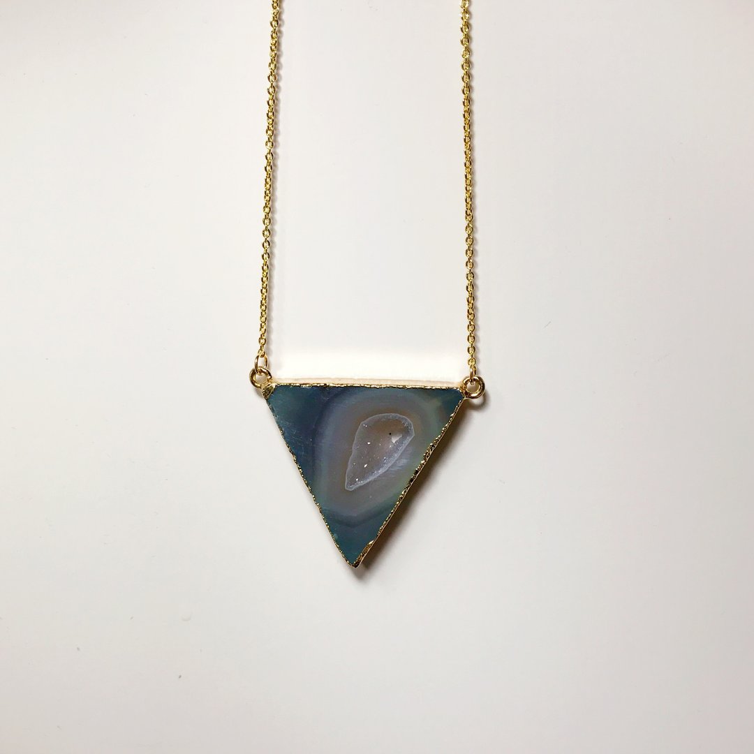 《KeepitPetite》宇宙太空・天然三角玛瑙晶原石・镀金项链 (45cm) 礼物 - 项链 - 宝石 蓝色