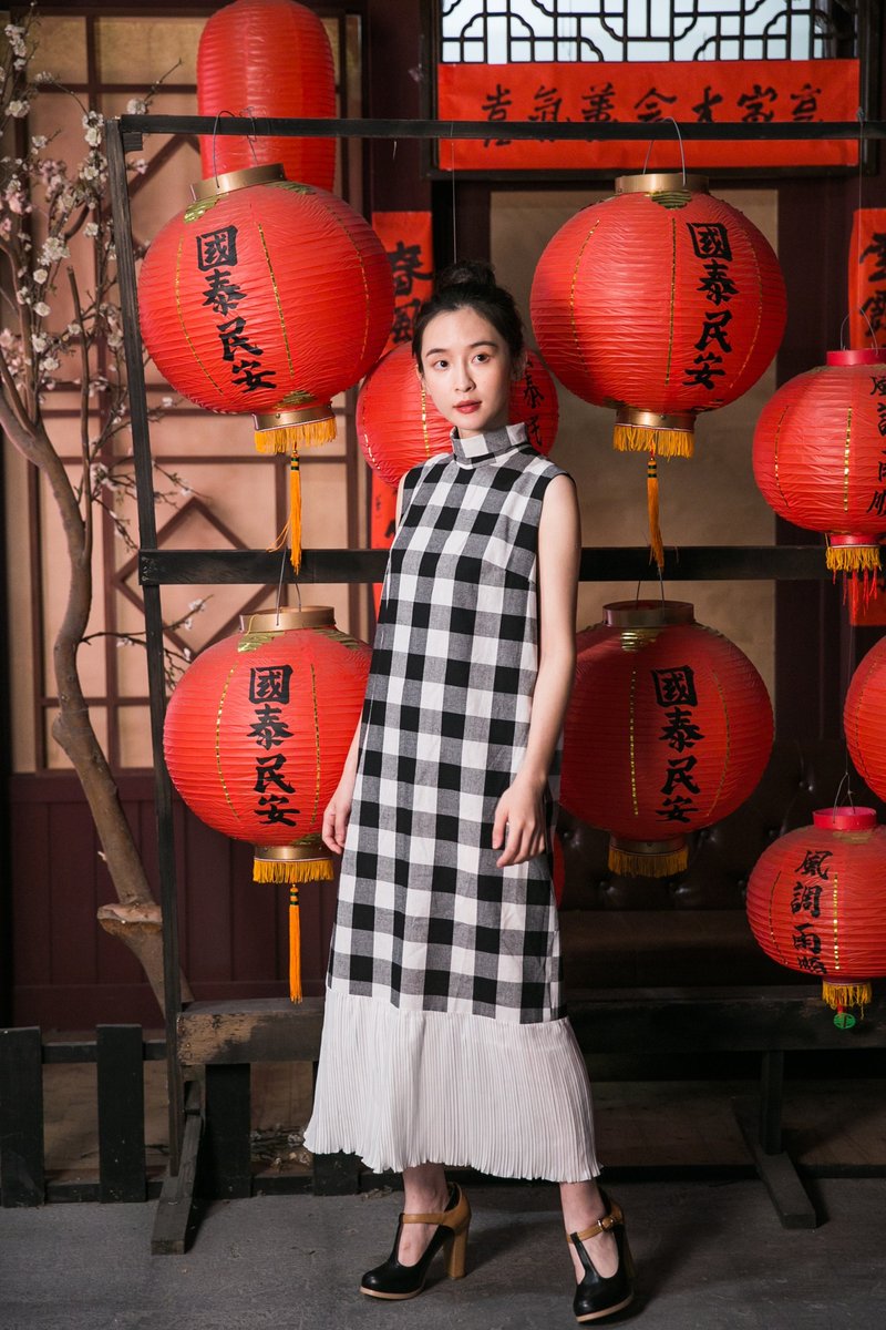 马克在红尘滚滚中 棉麻拼接百褶雪纺开衩改良旗袍 - 洋装/连衣裙 - 棉．麻 黑色