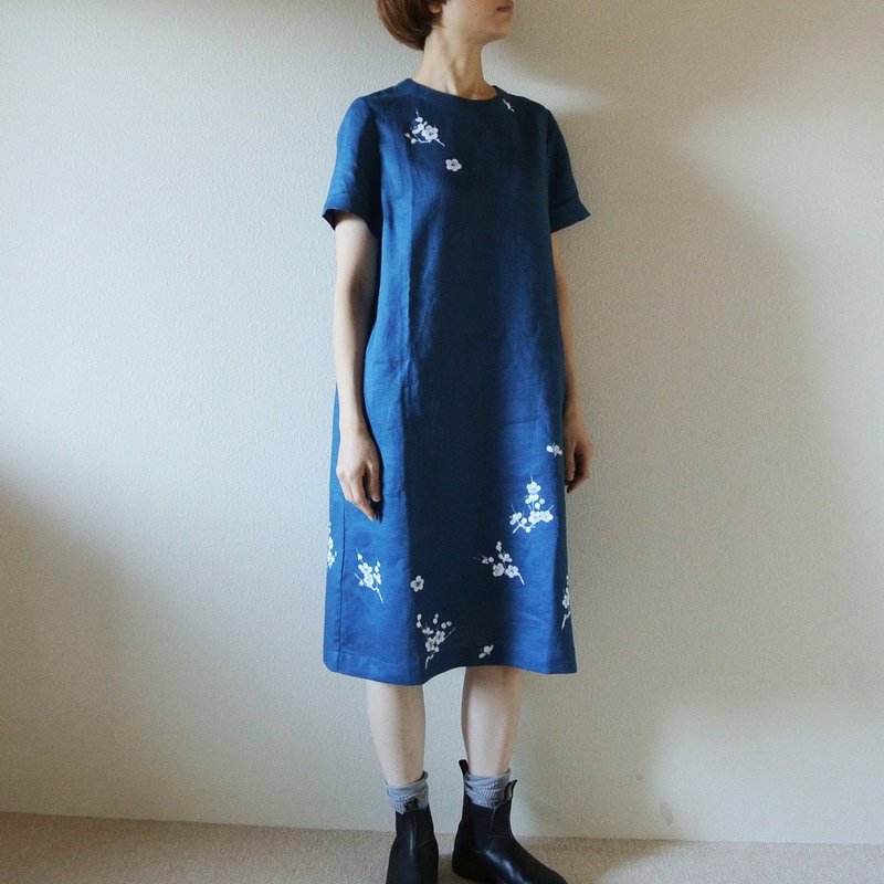 Linen/ short sleeve dress blue white plum - 洋装/连衣裙 - 棉．麻 蓝色