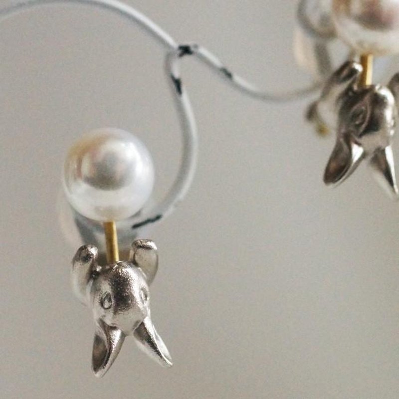 Pearl and Rabbit Clip-On Silver Ear - 耳环/耳夹 - 其他金属 银色