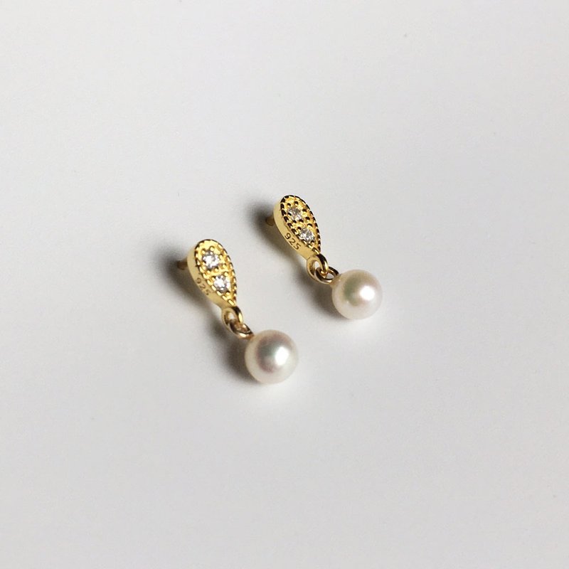 Silver Pearls Earring - 耳环/耳夹 - 珍珠 白色