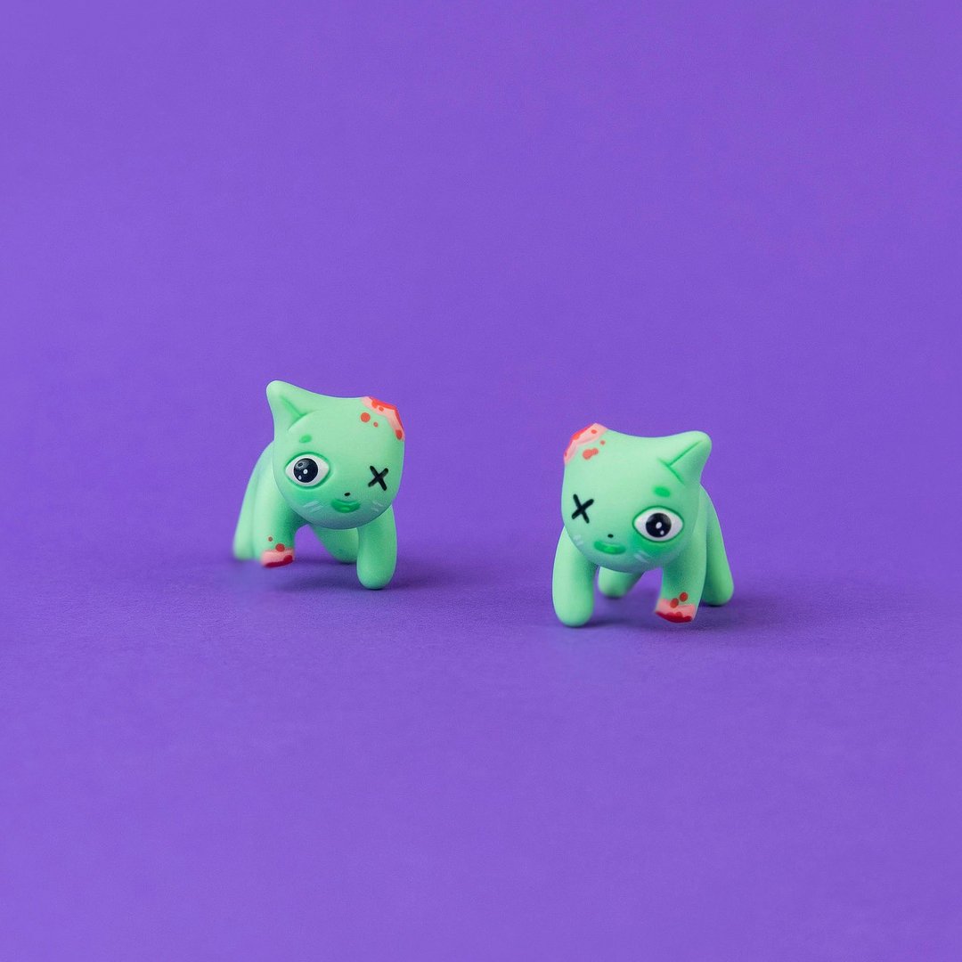 Zombie Cat Earrings - Handmade Jewelry, Halloween Collection - 耳环/耳夹 - 粘土 绿色