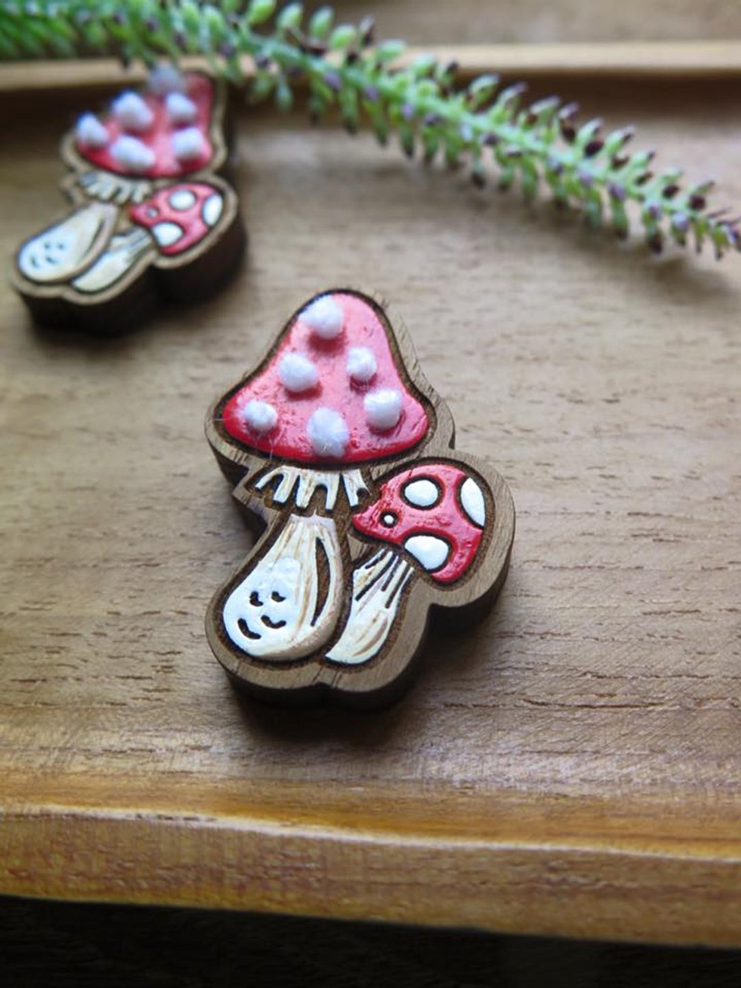 Wooden brooch red mushroom - 胸针 - 木头 红色