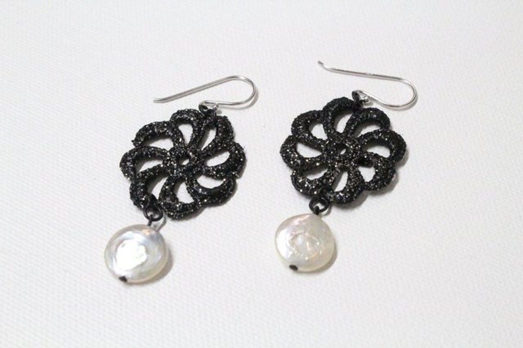 Lacquer lace earrings Clip-On 2 - 耳环/耳夹 - 其他材质 黑色