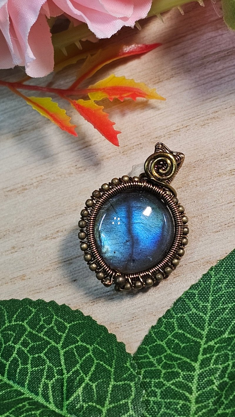 【叶绿𨥤手作】蓝焰幽瞳 /金属线编织/节日/礼物/饰品/项链/手作 - 项链 - 铜/黄铜 蓝色