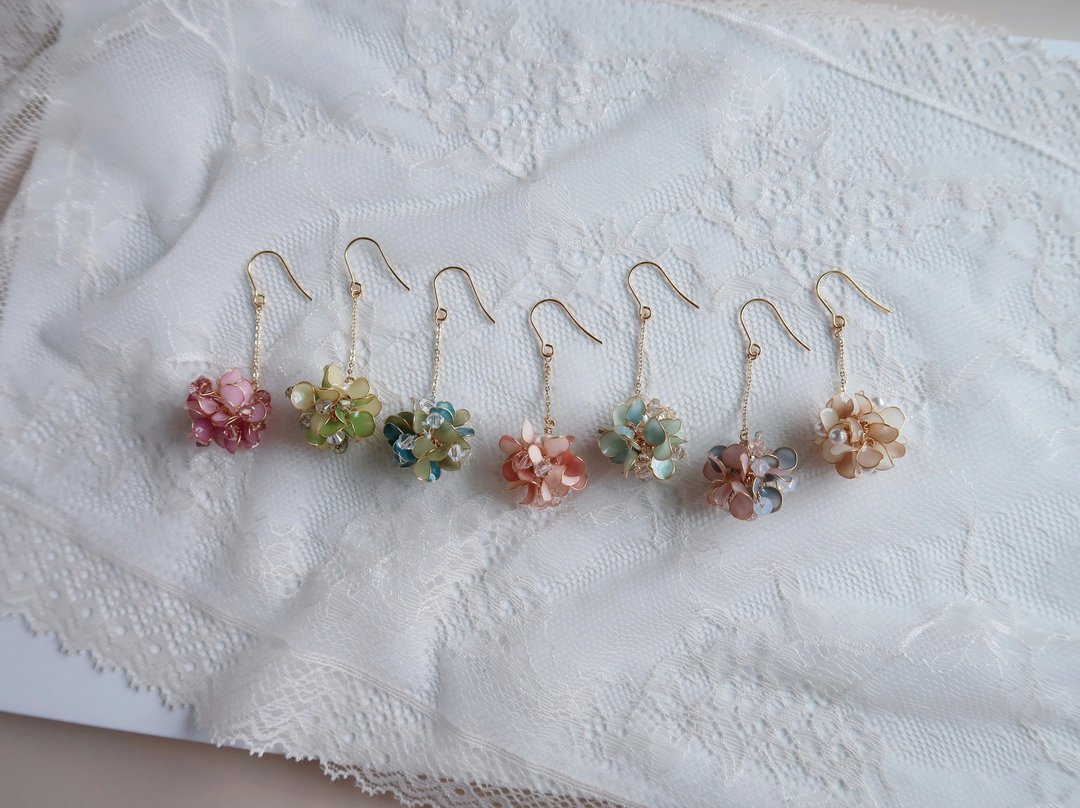 缤纷小花球-耳环 手作水晶花树脂饰品 新娘头饰/伴娘配饰 - 耳环/耳夹 - 树脂 多色