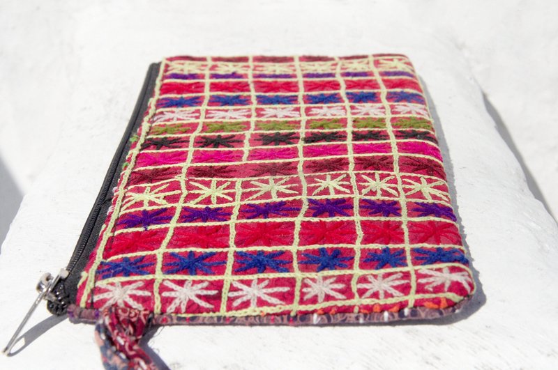 情人节礼物 限量一件 手工刺绣长型收纳包 / 民族风包 / 相机包 / 化妆包 / 手机包 / 手拿包 -  印度手工古布刺绣花朵 - 手拿包 - 棉．麻 多色