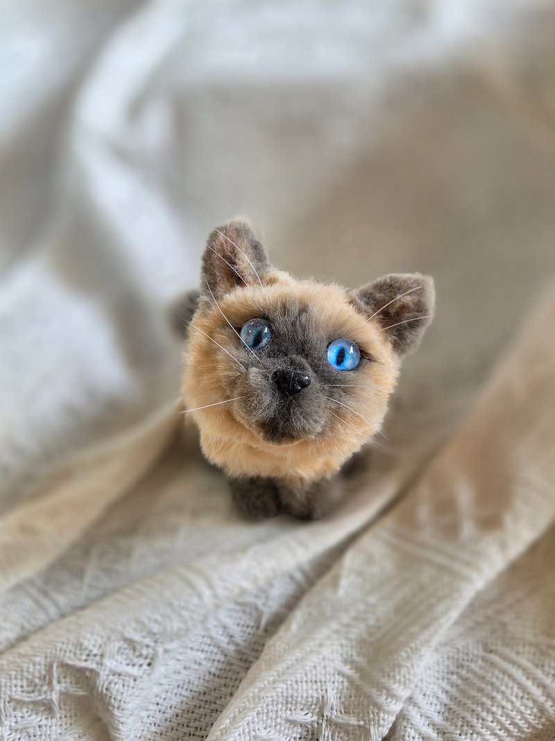 拟真暹罗猫毛根手作  湛蓝眼灵动小猫摆饰 - 其他 - 其他材质 卡其色