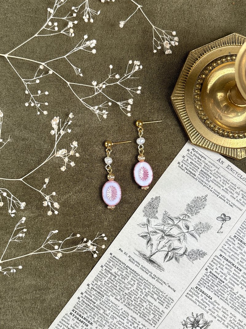 古董椭圆捷克珠-粉红珠光-淡水珍珠耳环 - 耳环/耳夹 - 琉璃 粉红色