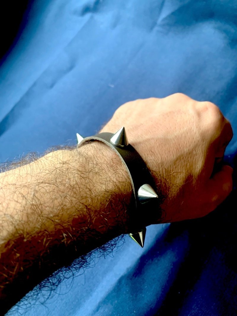 黑色皮革铆钉手环 - 手工制作 - 摇滚庞克哥德风格配件 - 手链/手环 - 真皮 黑色