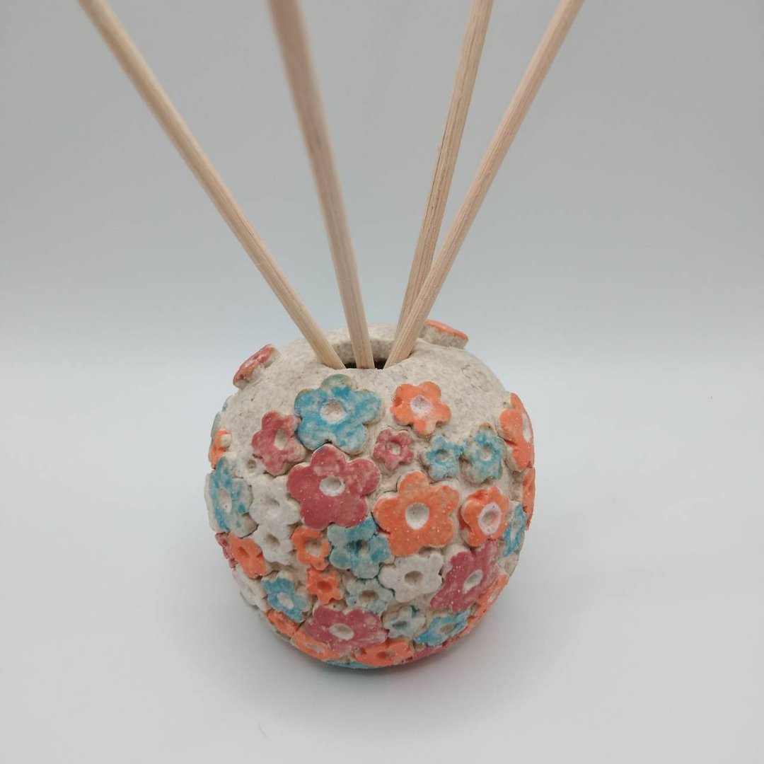 当花海变成球 (扩香瓶 插花) - 香薰/精油/线香 - 陶 多色