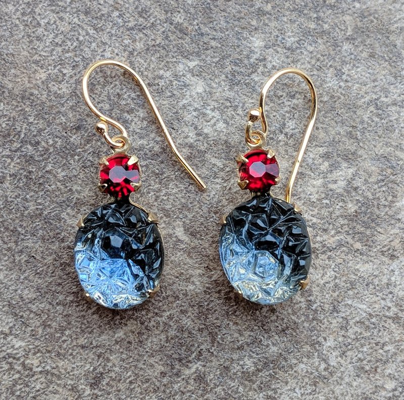 深灰暗红雕刻玻璃耳环 - 耳环/耳夹 - 玻璃 